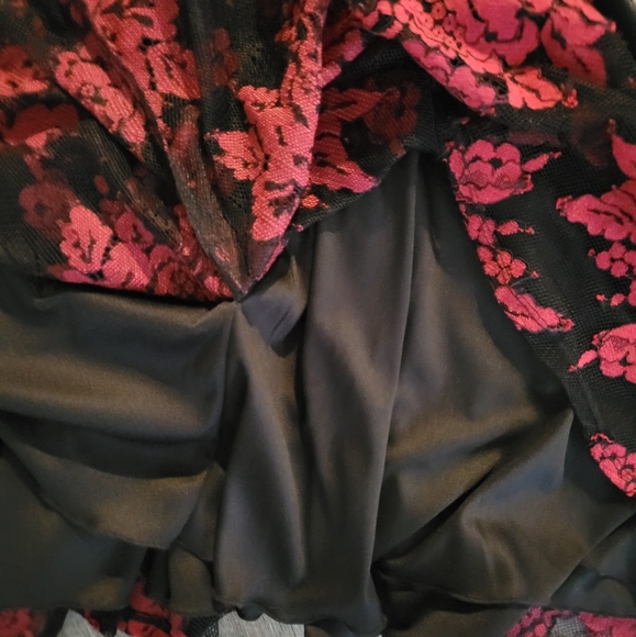 Woman/Juniors Dress - Picture 4 of 6